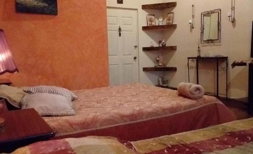 بنسيون Portal De Los Farolitos