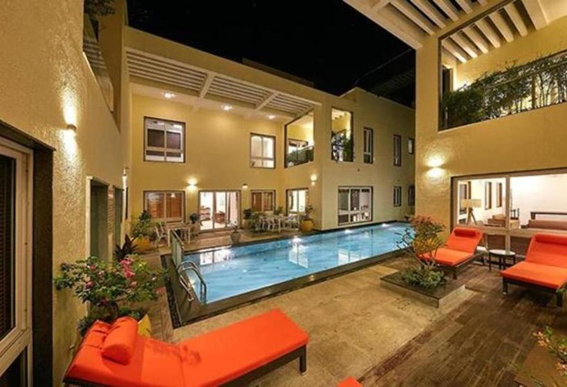 Отель Maroma Suites