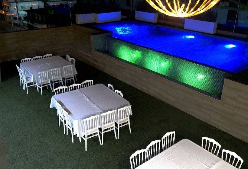 호텔 Royal Madero Inn