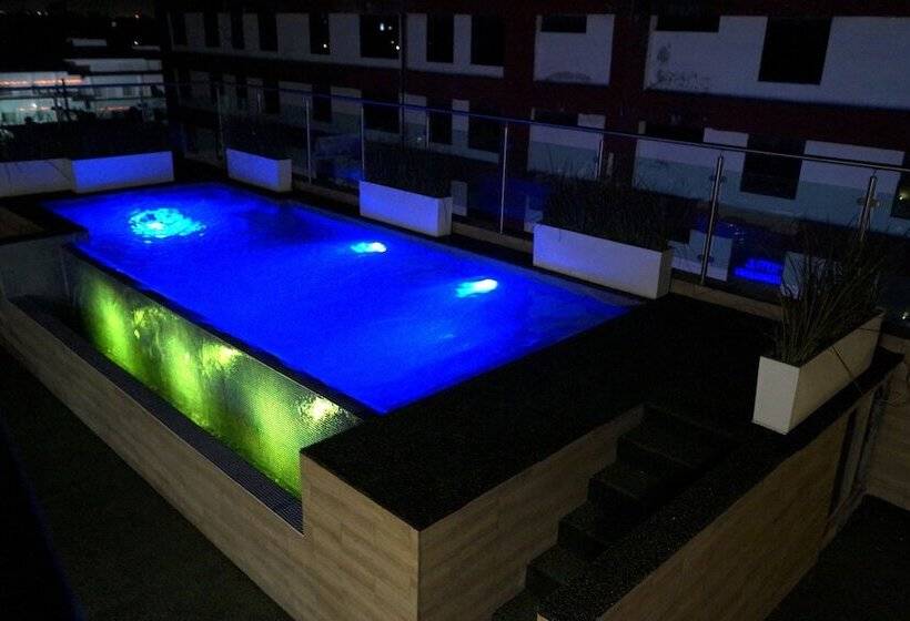 호텔 Royal Madero Inn