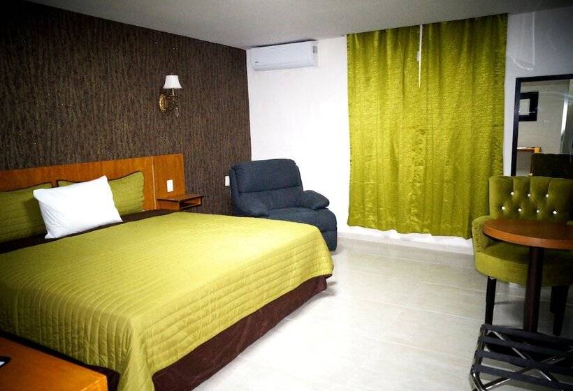 호텔 Royal Madero Inn