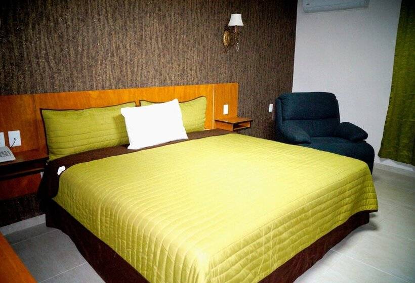 호텔 Royal Madero Inn