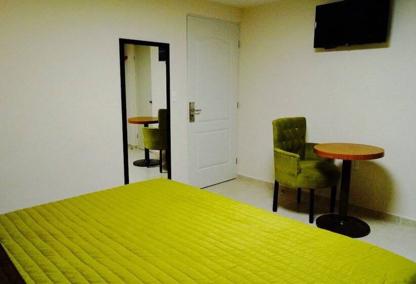 호텔 Royal Madero Inn