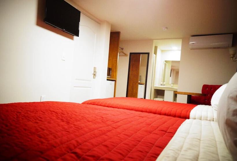 호텔 Royal Madero Inn