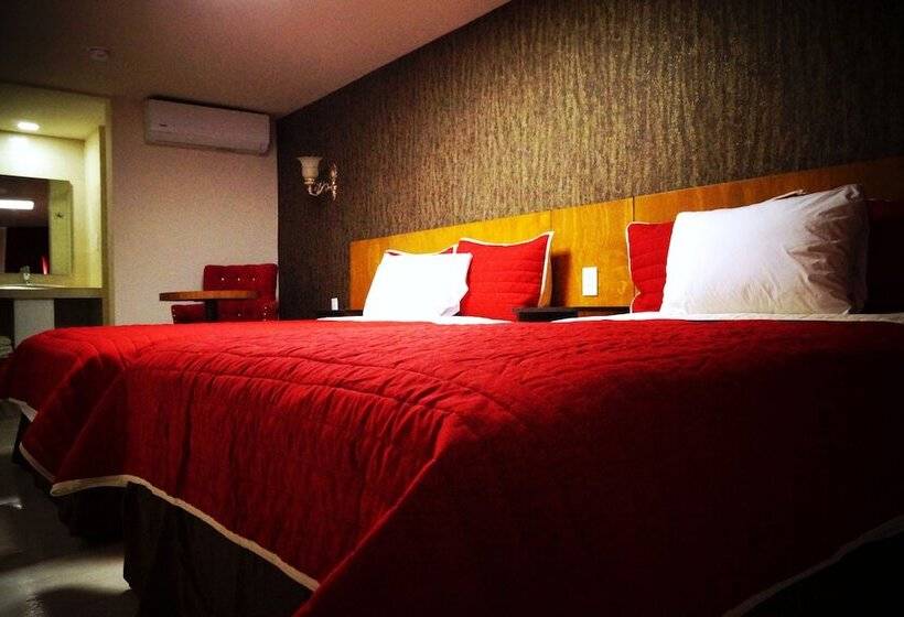 호텔 Royal Madero Inn