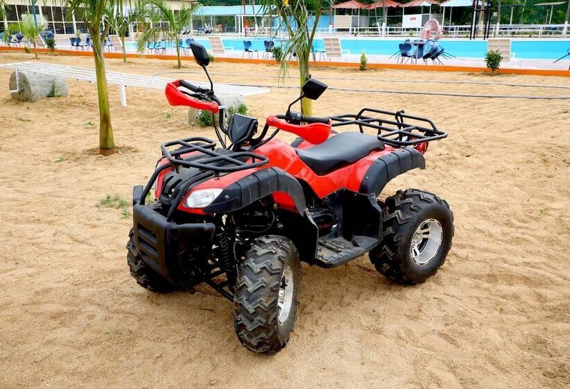 Отель The Meenakshi Resort