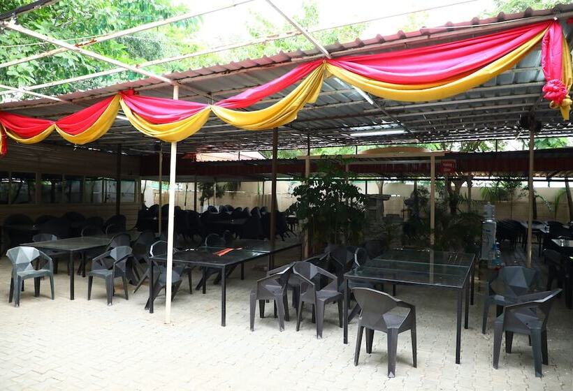 Отель The Meenakshi Resort