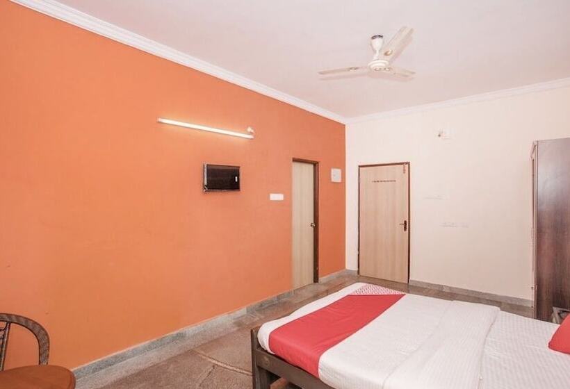 Отель The Meenakshi Resort