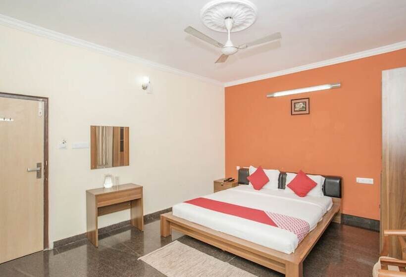 Отель The Meenakshi Resort