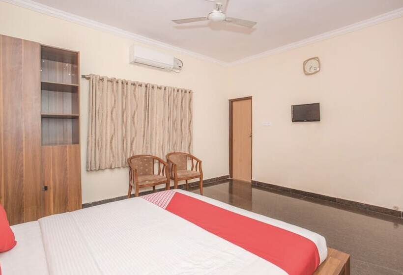 Отель The Meenakshi Resort