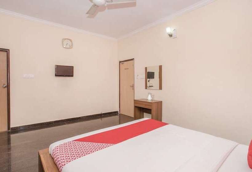 Отель The Meenakshi Resort