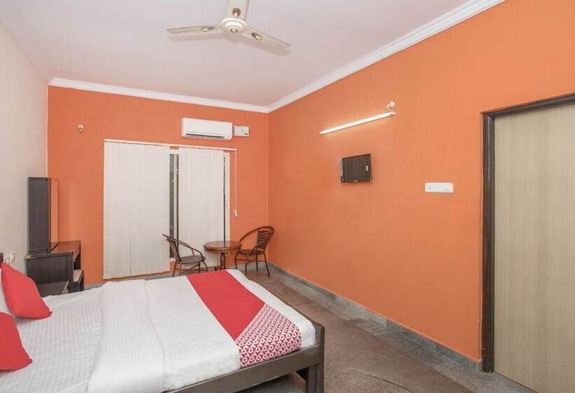 Отель The Meenakshi Resort