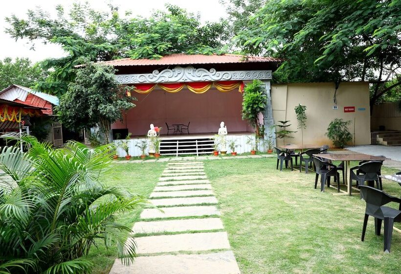 Отель The Meenakshi Resort