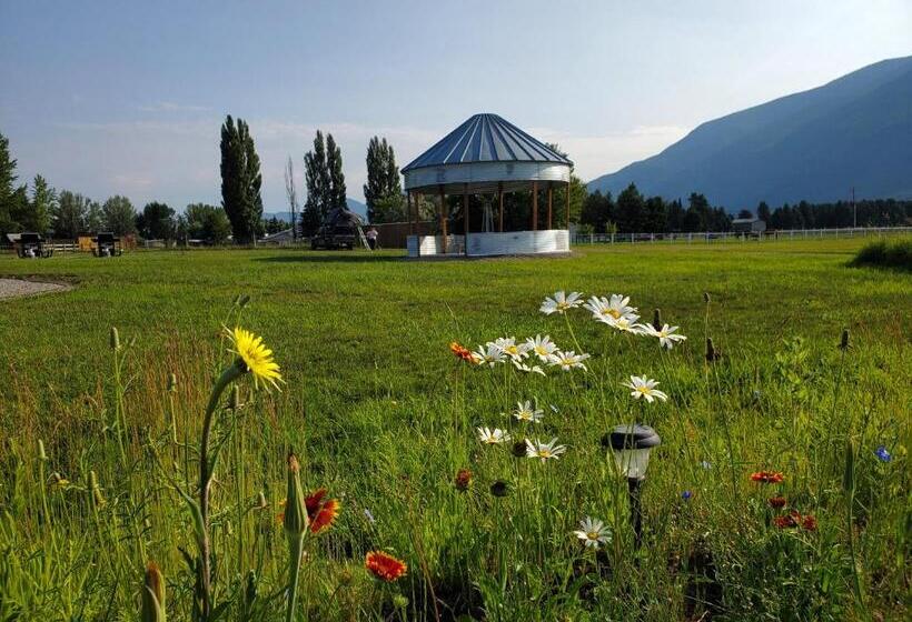 فندق على الطريق Glacier Acres Guest Ranch