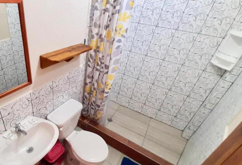 پانسیون Hostal Laurita Beach