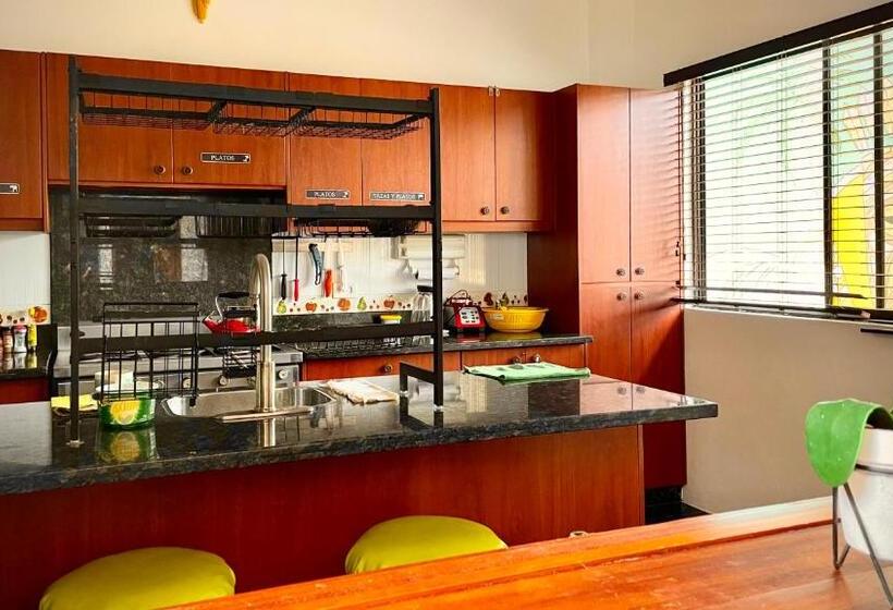 پانسیون Hostal Laurita Beach