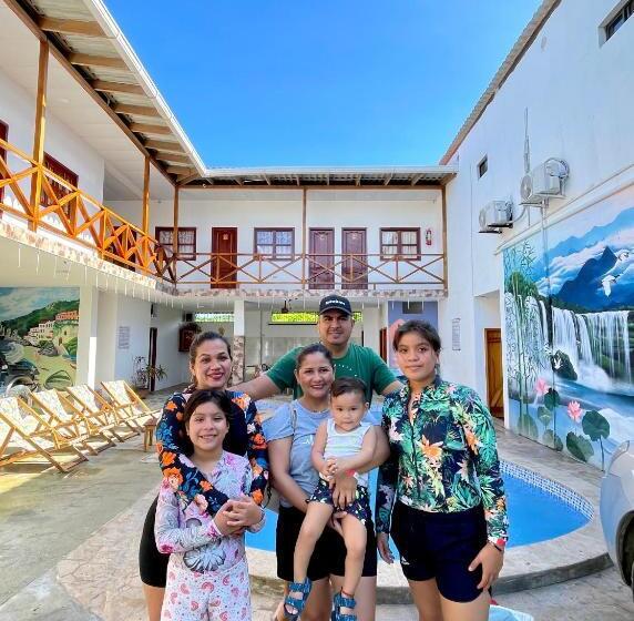 پانسیون Hostal Laurita Beach