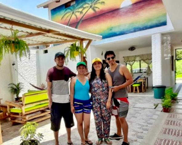 پانسیون Hostal Laurita Beach