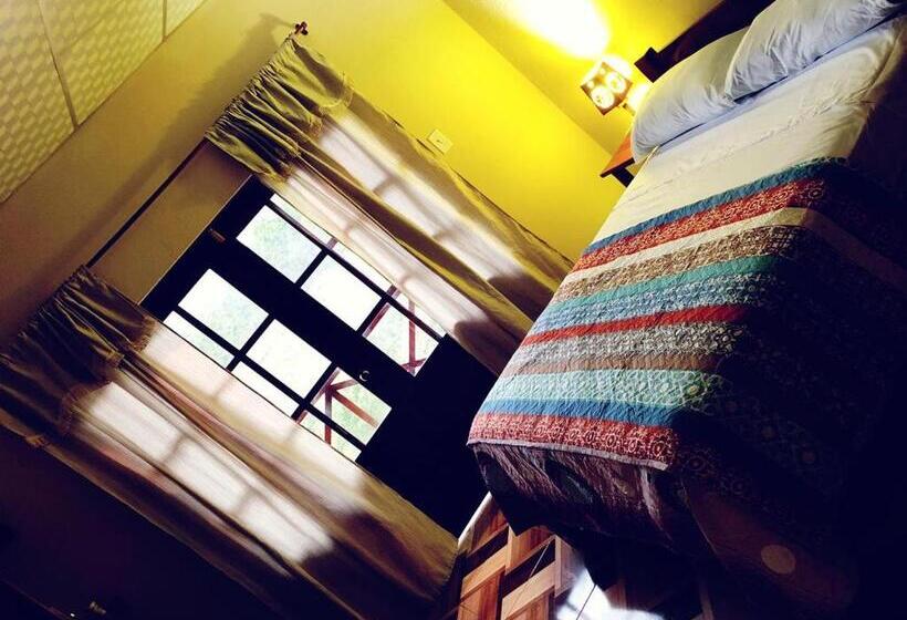 پانسیون Hostal Laurita Beach