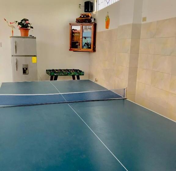 پانسیون Hostal Laurita Beach