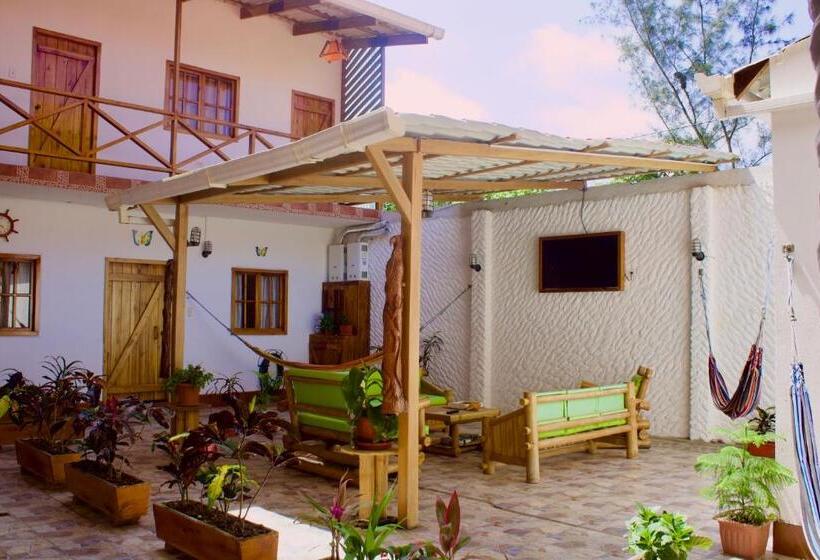 پانسیون Hostal Laurita Beach