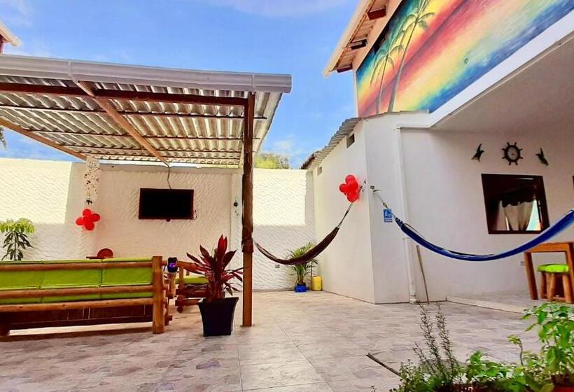 پانسیون Hostal Laurita Beach