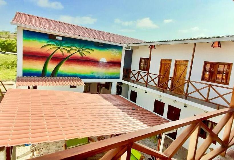 پانسیون Hostal Laurita Beach