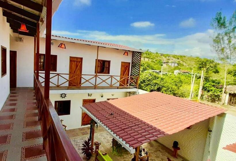 پانسیون Hostal Laurita Beach