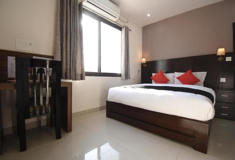 Hotel Parjaat Residency