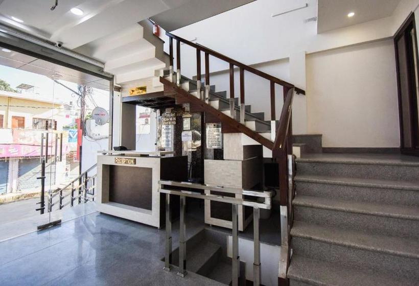 Hotel Parjaat Residency