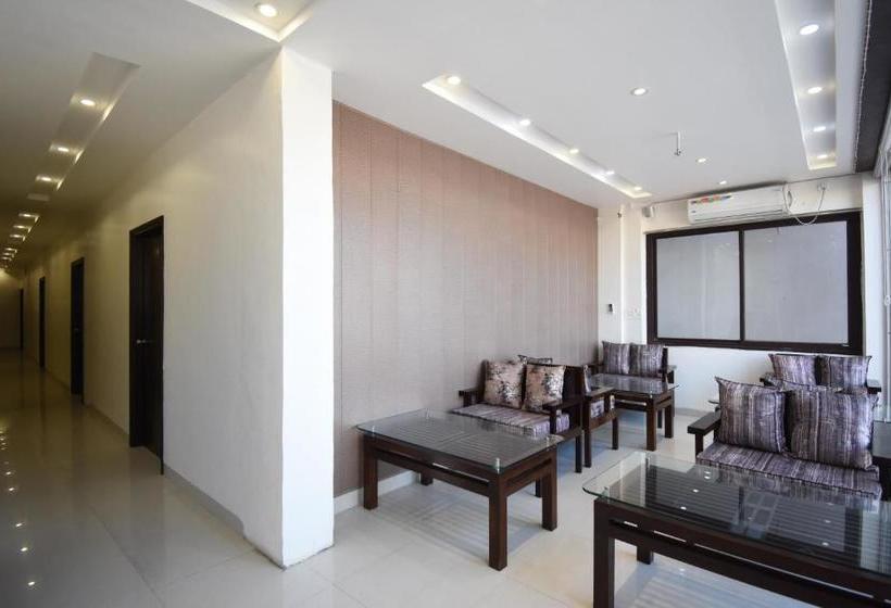 Hotel Parjaat Residency