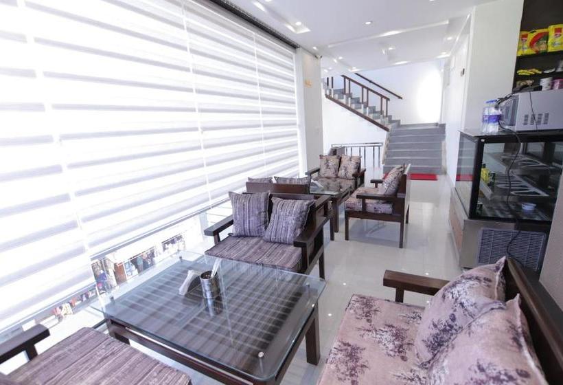 Hotel Parjaat Residency