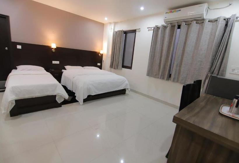 Hotel Parjaat Residency