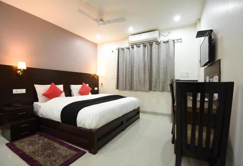 Hotel Parjaat Residency