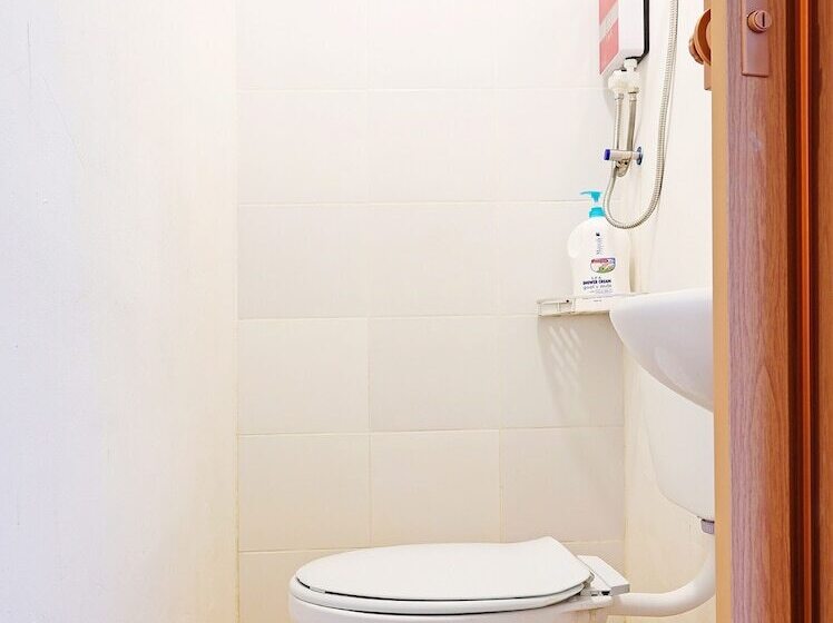 בית מלון כפרי Spot On 89805 The Traveler Home