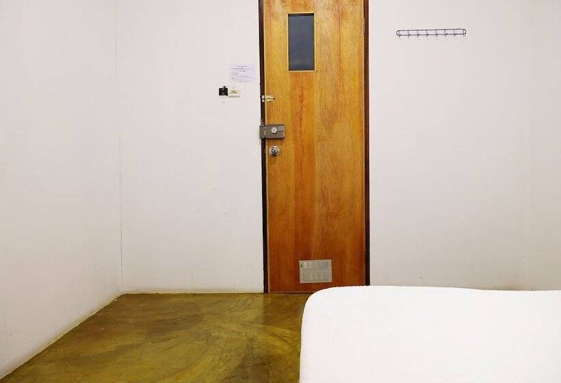 בית מלון כפרי Spot On 89805 The Traveler Home