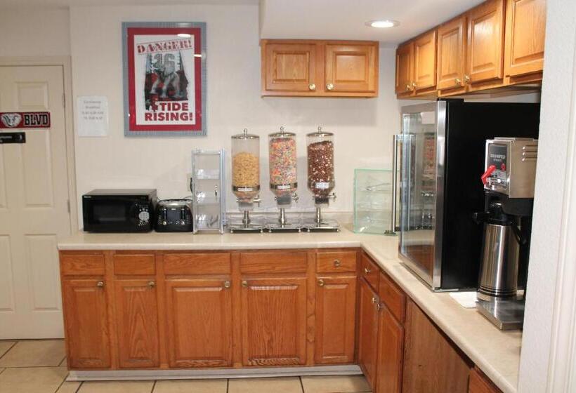 هتل Americas Best Value Inn Tuscaloosa