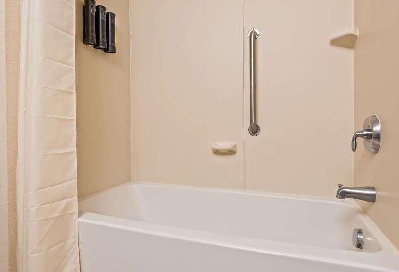 فندق Best Western Plus Chain Of Lakes Inn & Suites