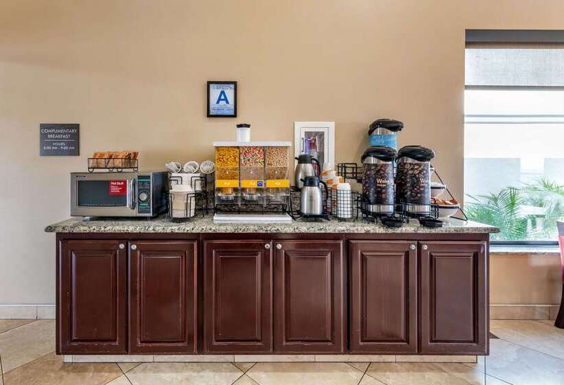 בית מלון כפרי Comfort Inn & Suites