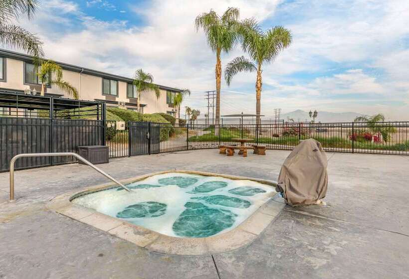 בית מלון כפרי Comfort Inn & Suites