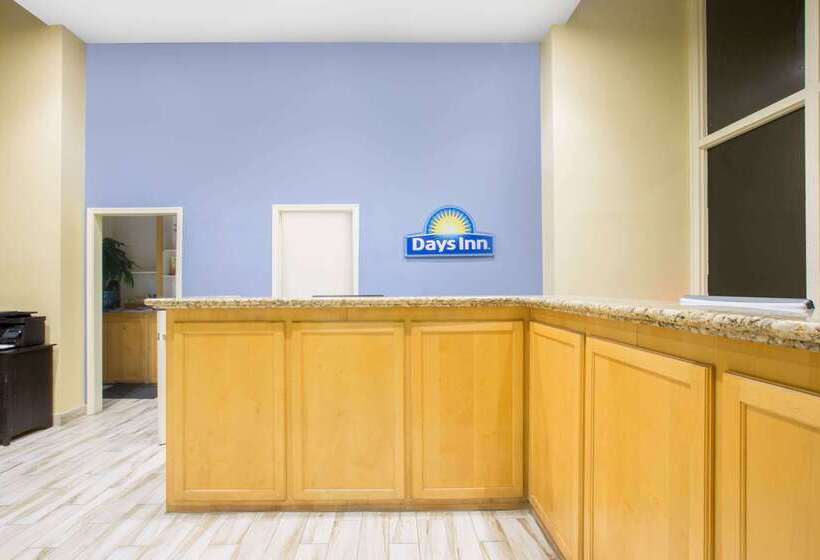 هتل Days Inn By Wyndham Lake Havasu