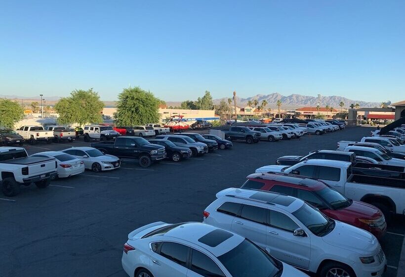 هتل Days Inn By Wyndham Lake Havasu