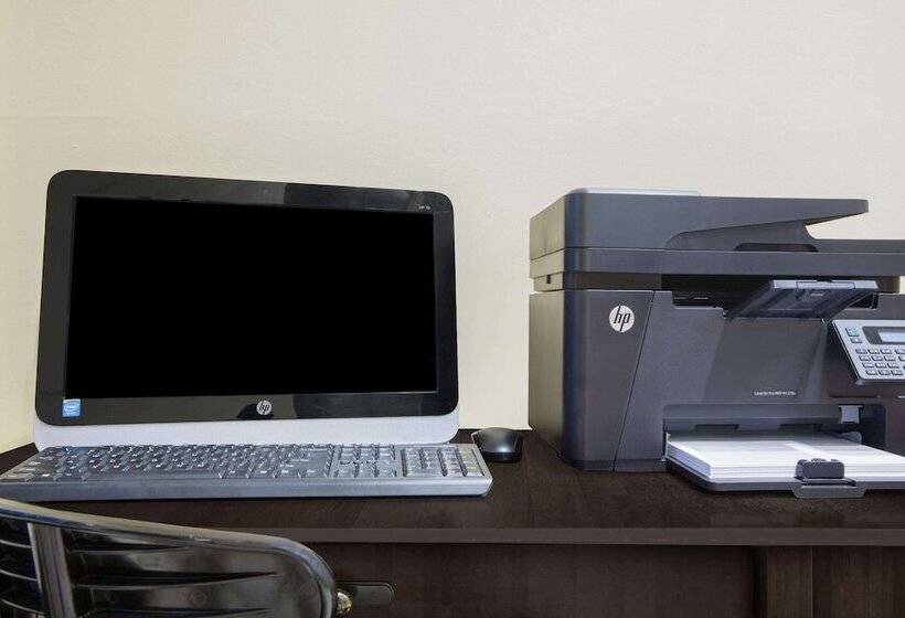 هتل Days Inn By Wyndham Lake Havasu