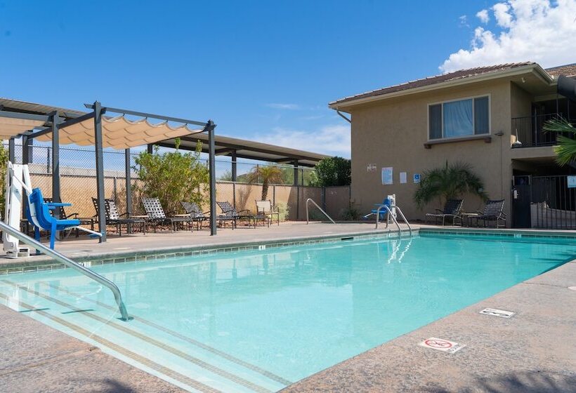 هتل Days Inn By Wyndham Lake Havasu