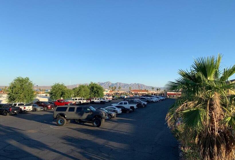 هتل Days Inn By Wyndham Lake Havasu