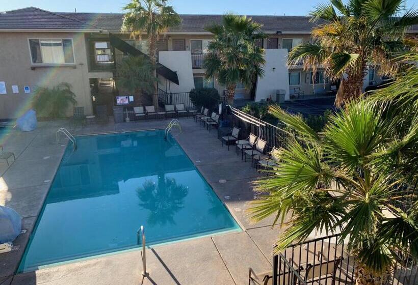 هتل Days Inn By Wyndham Lake Havasu