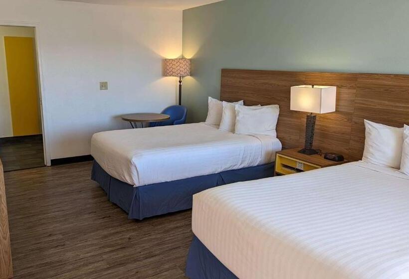هتل Days Inn By Wyndham Lake Havasu