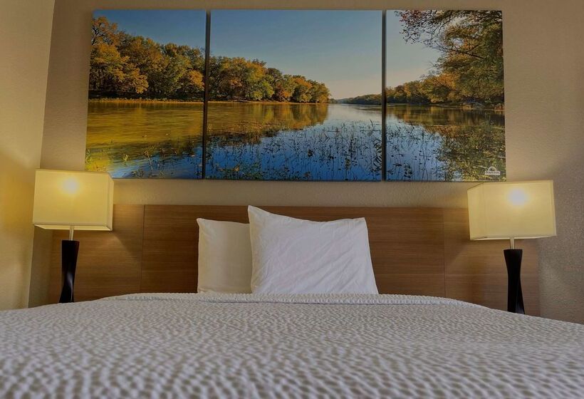 فندق Days Inn & Suites By Wyndham Kaukauna Wi