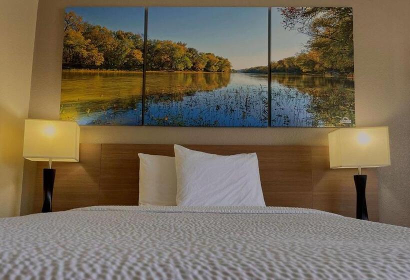 فندق Days Inn & Suites By Wyndham Kaukauna Wi