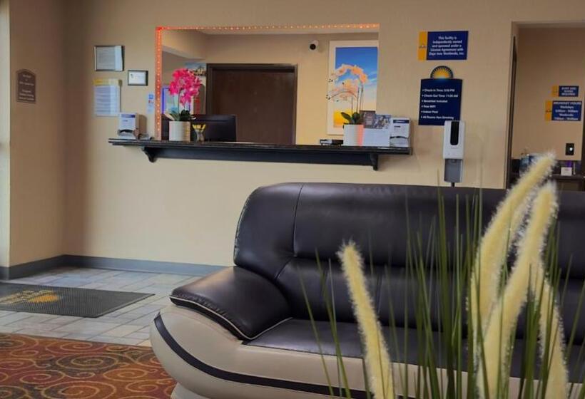 فندق Days Inn & Suites By Wyndham Kaukauna Wi